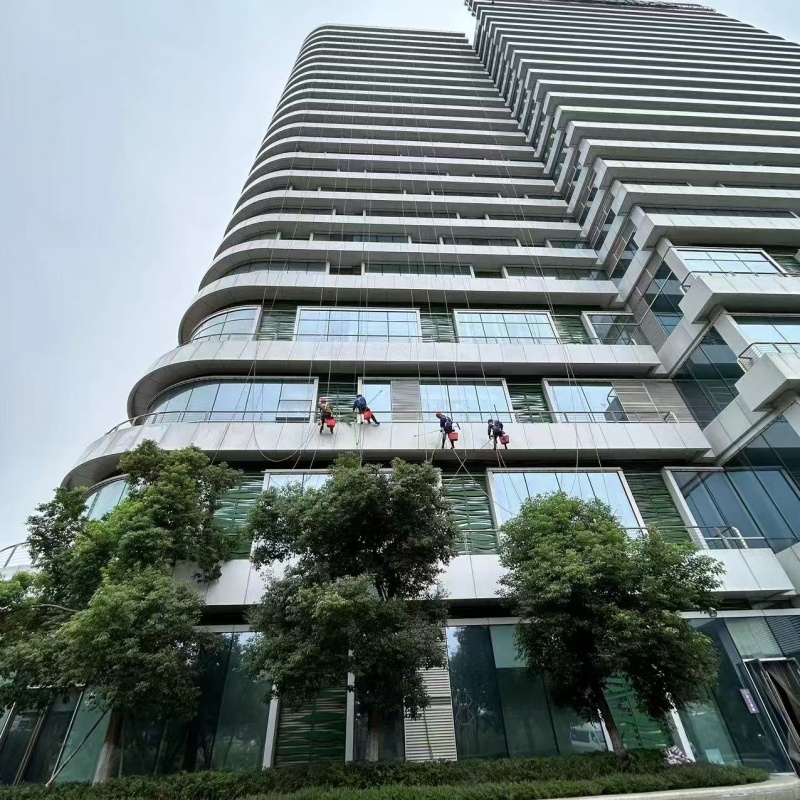 光谷金融中心外墻清洗